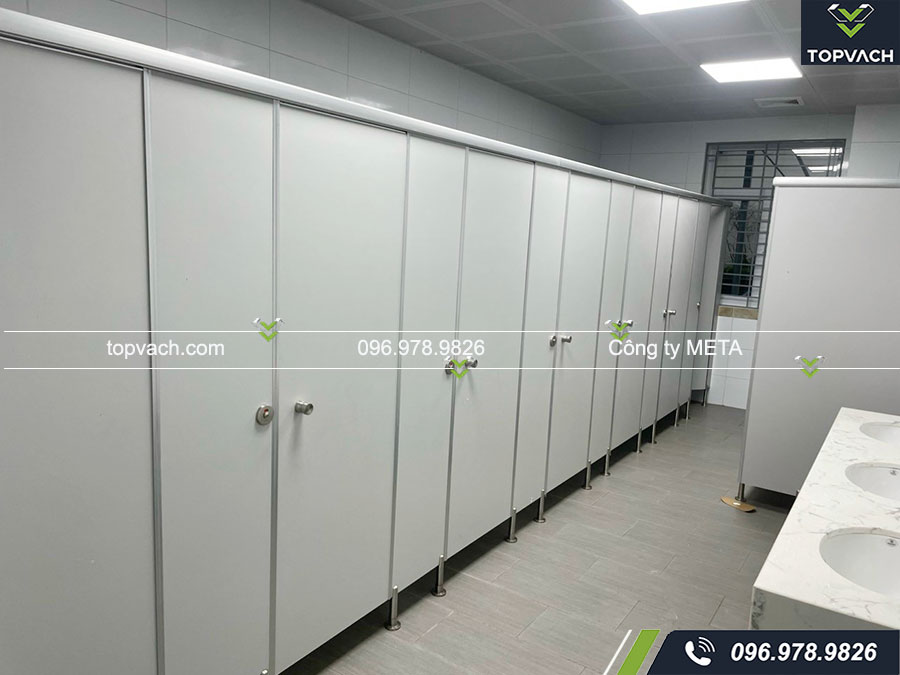 Thi công vách ngăn vệ sinh compact bệnh viện Bạch Mai