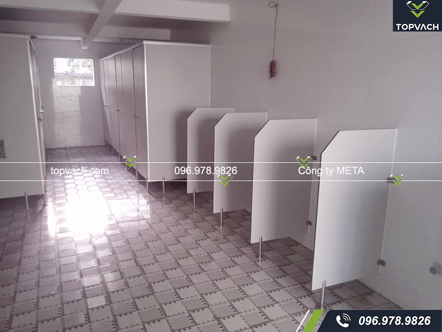 Vách ngăn vệ sinh trường THCS Tiên Phương