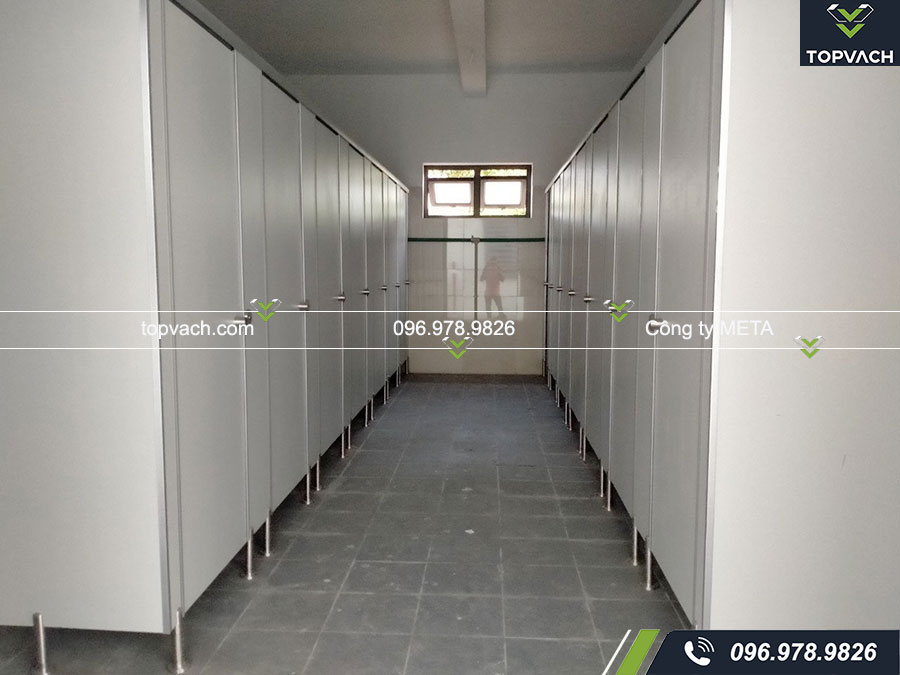 Lắp đặt vách ngăn vệ sinh trường cao đẳng Y - Dược Thăng Long