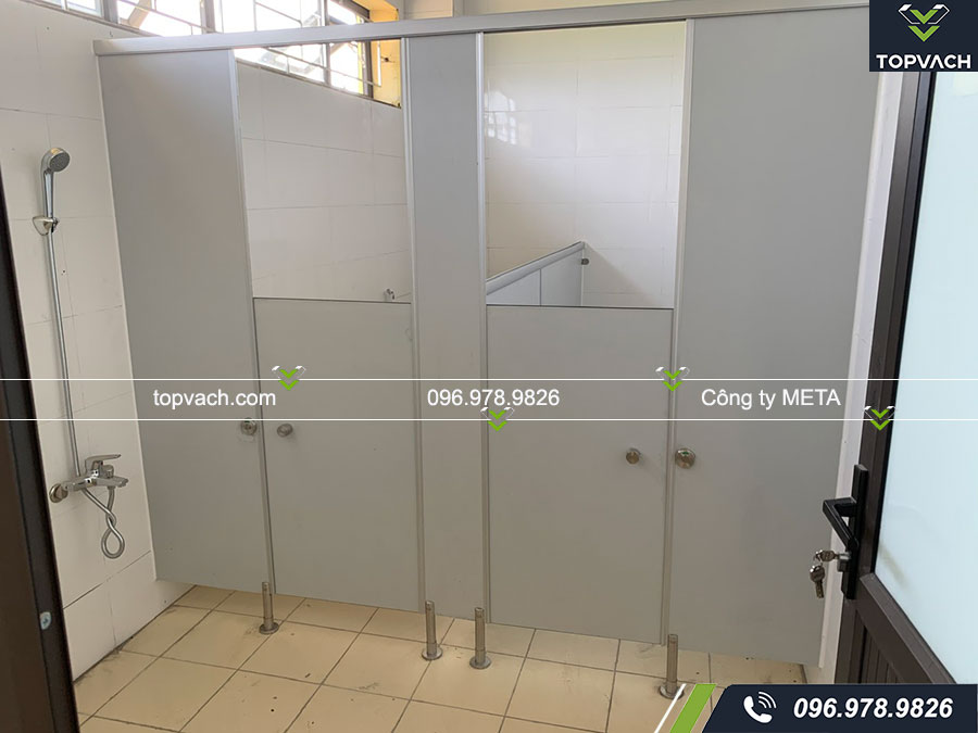 Lắp đặt vách ngăn vệ sinh compact trường mầm non Trí Đức
