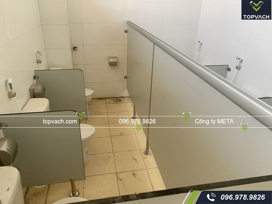 Lắp đặt vách ngăn vệ sinh compact trường mầm non Trí Đức