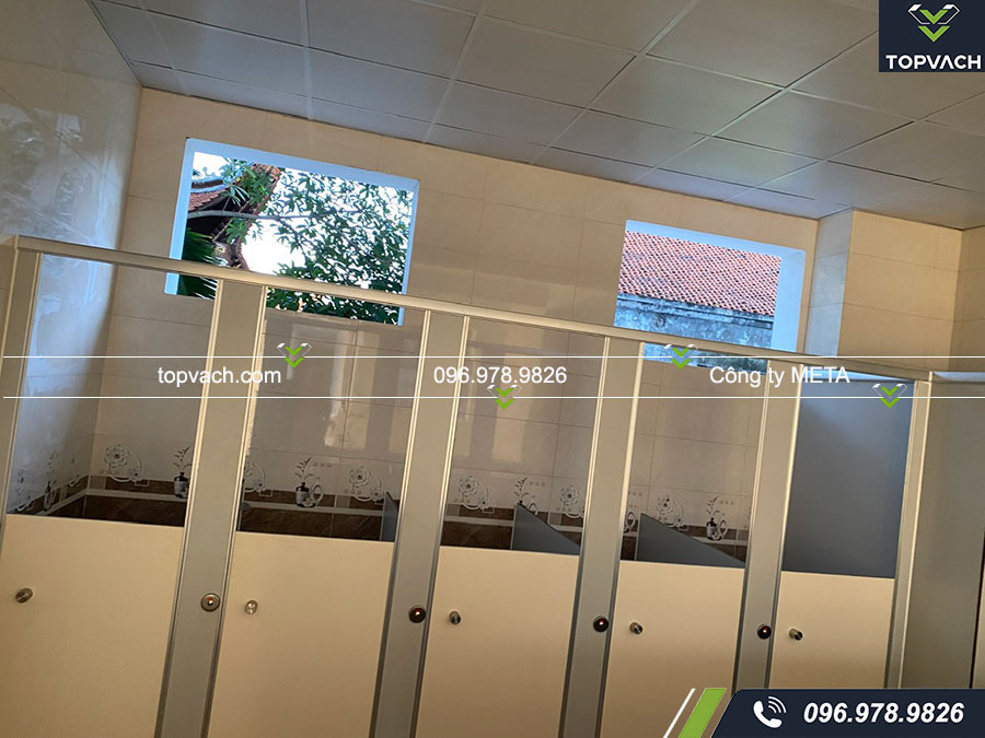 Lắp đặt vách ngăn vệ sinh cho trường mầm non Lê Trọng Tấn