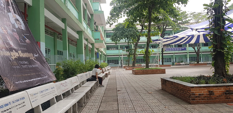 Lắp đặt vách ngăn vệ sinh cho trường THPT Tân Bình