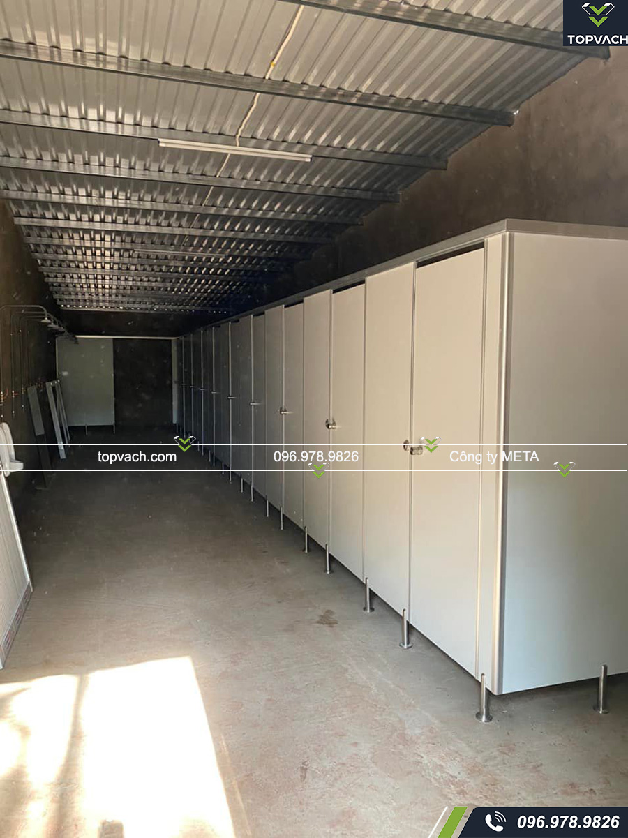 Lắp đặt vách ngăn vệ sinh cho Trung tâm văn hoá Đền Vua Hùng