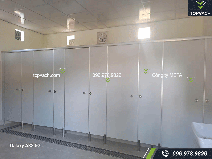 Thi công vách ngăn vệ sinh cho chi nhánh Bảo Việt 174 Nguyễn Xiển