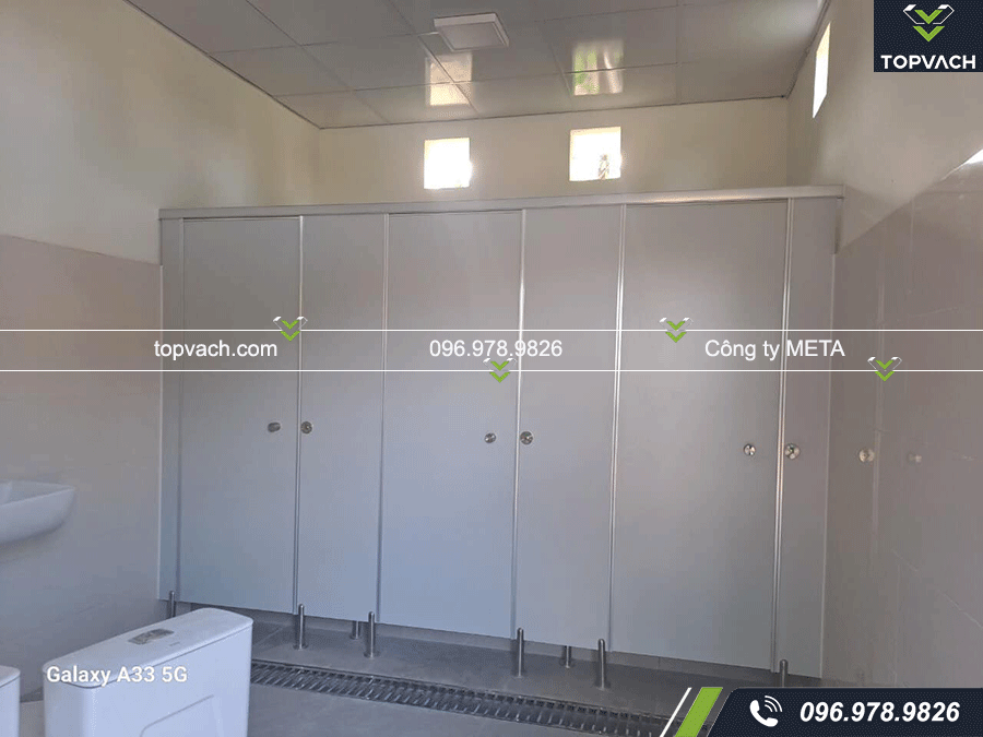 Thi công vách ngăn vệ sinh cho chi nhánh Bảo Việt 174 Nguyễn Xiển